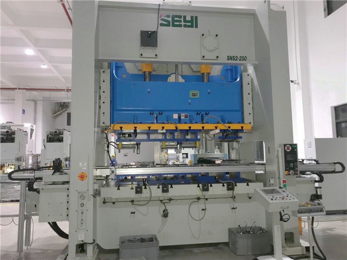 以三次元機械手為核心的自動化沖壓生產線功能解析